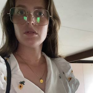 Meet your Posher, Demi